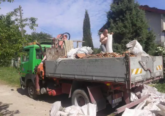 13. Снимка на Изхвърляне извозване на отпадъци - транспортни хамалски услуги