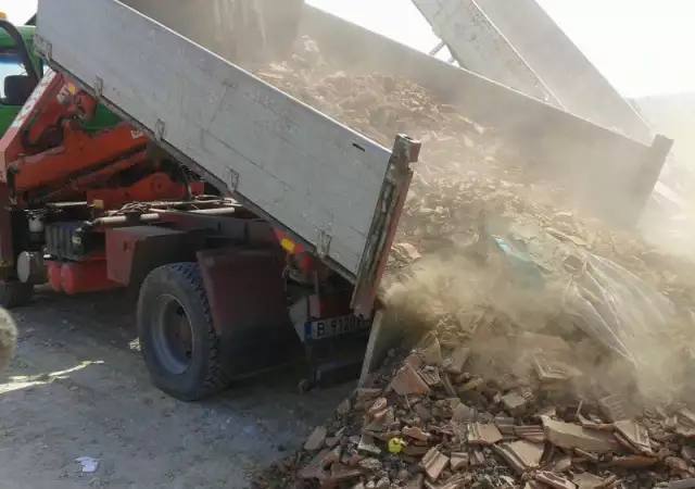 4. Снимка на Изхвърляне извозване на отпадъци - транспортни хамалски услуги