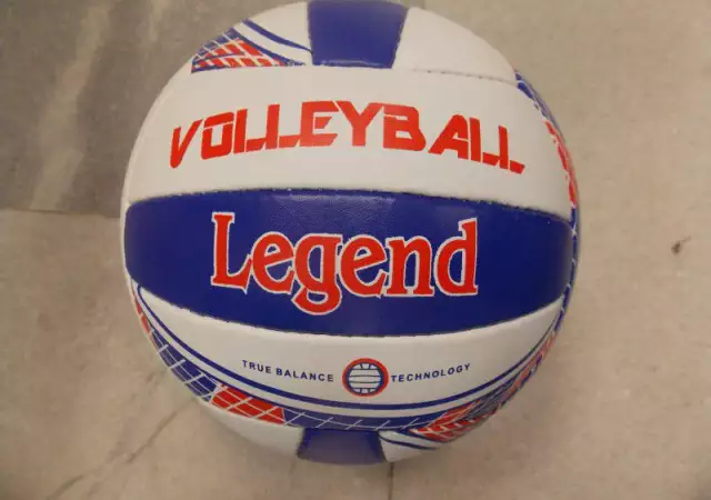 1. Снимка на волейболна топка Legend нова