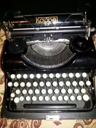 1. Снимка на пишеща машина
