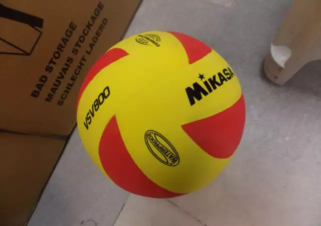 2. Снимка на Волейболна топка Mikasa VSV800 нова