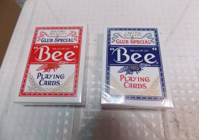 Картите за игра Bee са изработени с високо качество нови