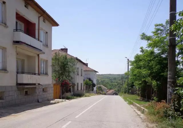 8. Снимка на Парцел за къща в село Хотово, на 12 км от Сандански