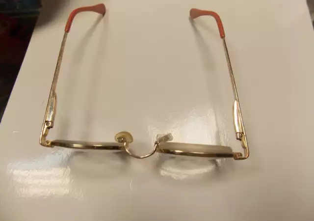 1. Снимка на рамки за очила за дете метални рамки размери 10.5см дръжк