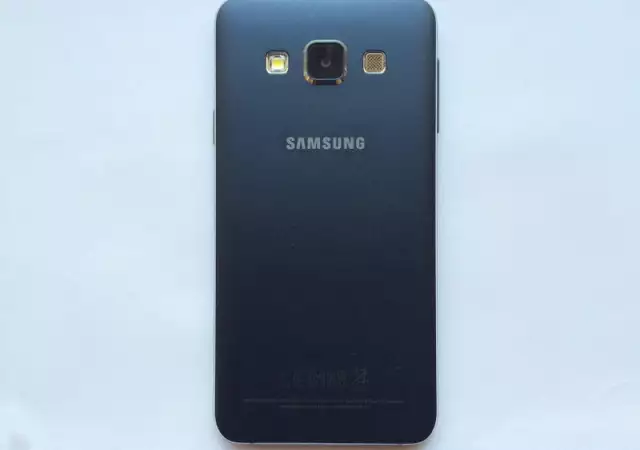 4. Снимка на Samsung A300FU Galaxy A3 4G LTE 16GB