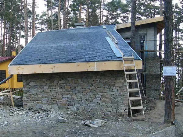 2. Снимка на ремонт на покриви от