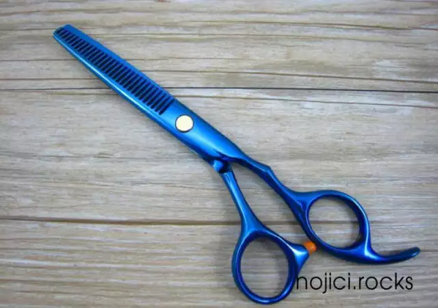 4. Снимка на професионални фризьорски ножици