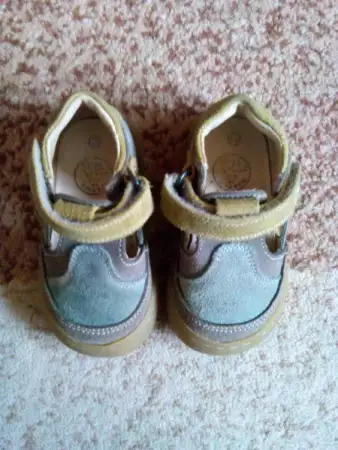 1. Снимка на Детски сандалки