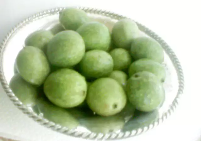 2. Снимка на Домашно сладко от зелени орехчета при гуша грип