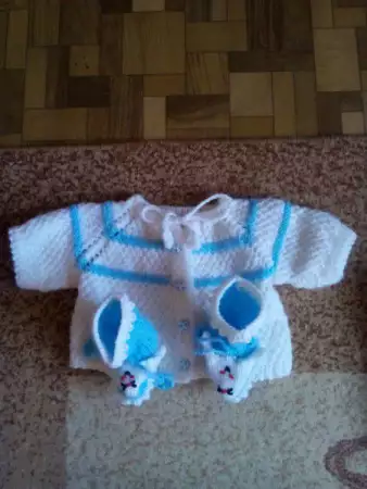 Ръчно плетени дрешки за новородени