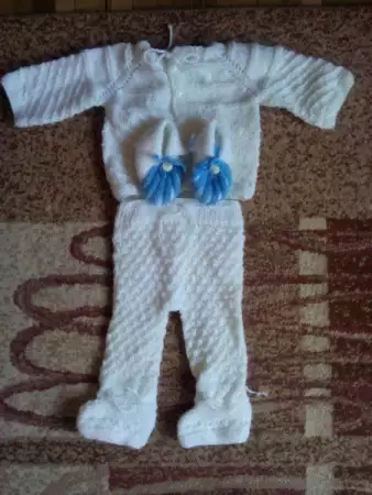 Ръчно плетени дрешки за новородени