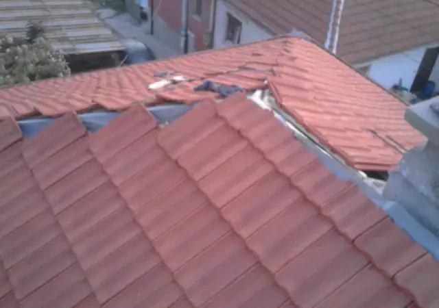 2. Снимка на ремонт на покриви