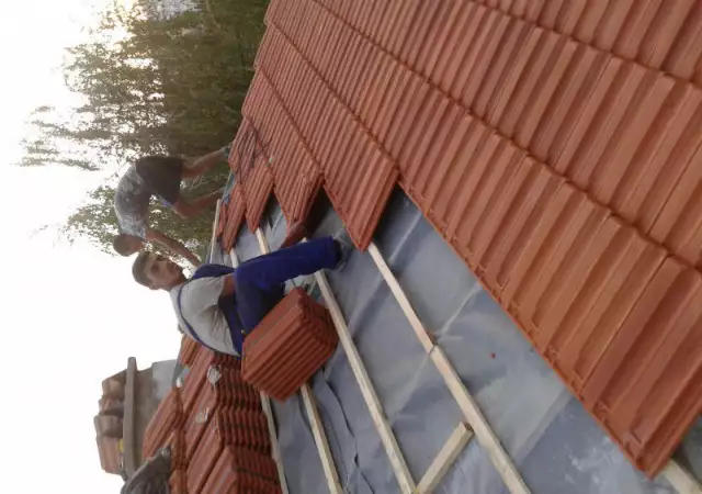2. Снимка на ремонт на покриви в цялата страна