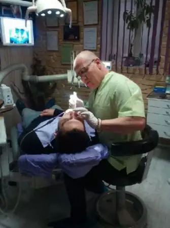 1. Снимка на Д - р Дани Якуб - хирург, стоматолог и имплантолог - Зъболекар