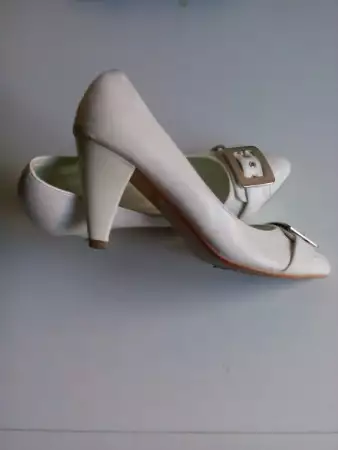 2. Снимка на Дамски обувки с висок ток