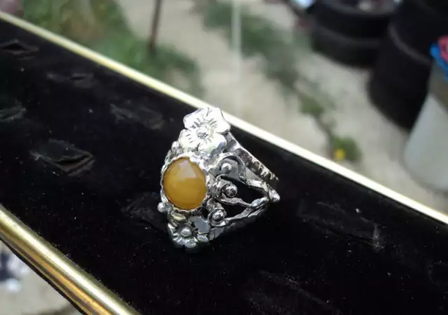 2. Снимка на модел 194 Сребърен пръстен с жълт нефрит Изключително модерн