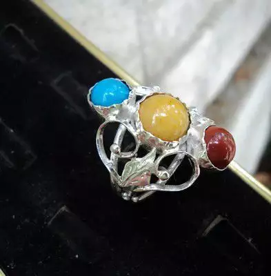 3. Снимка на модел 189 Сребърен пръстен с три камъка син и жълт нефрит и