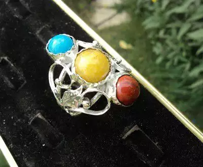 5. Снимка на модел 189 Сребърен пръстен с три камъка син и жълт нефрит и