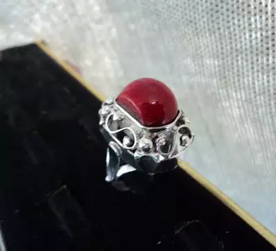 модел 183 Сребърен пръстен с червен яспис