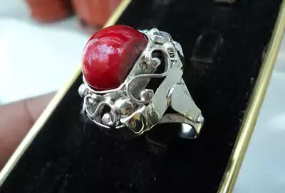 4. Снимка на модел 183 Сребърен пръстен с червен яспис