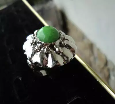 модел 182 Сребърен пръстен с зелен перидот