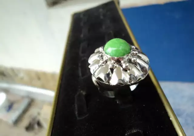 5. Снимка на модел 182 Сребърен пръстен с зелен перидот