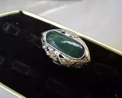 модел 164 Изработен от масивно сребро Дамски пръстен с зелен