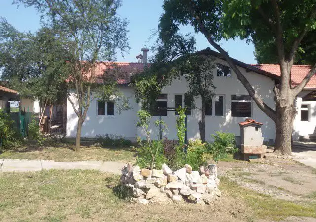 4. Снимка на Продавам къща на шпакловка и замазка в Житен, София - град