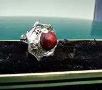 модел 123 Сребърен пръстен с червен корал
