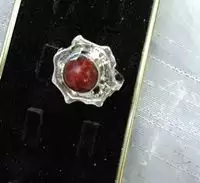 модел 123 Сребърен пръстен с червен корал