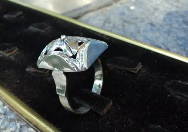 модел 122 Сребърен пръстен с красив ажур, 