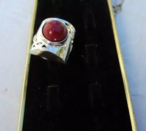 1. Снимка на модел 119 Сребърен пръстен с червен красив нефрит