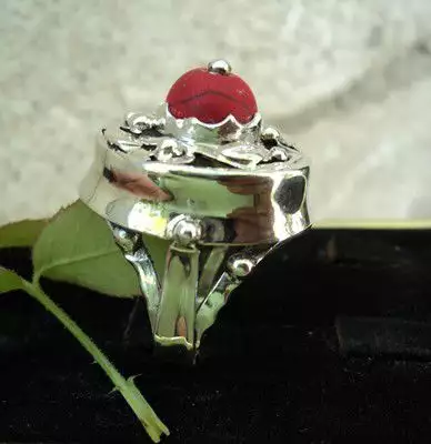 модел 204 Изработен от масивно сребро Дамски пръстен, с ин