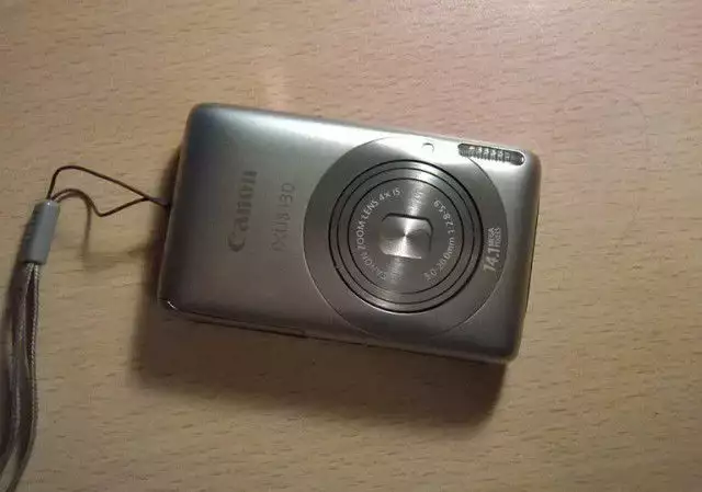 1. Снимка на Фотоапарат Canon Ixus 130 и ПОДАРЪК