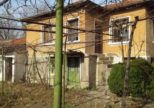 2. Снимка на Продавам къща с двор в село Попинци, област Пазарджик