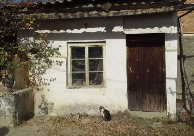 3. Снимка на Продавам къща с двор в село Попинци, област Пазарджик
