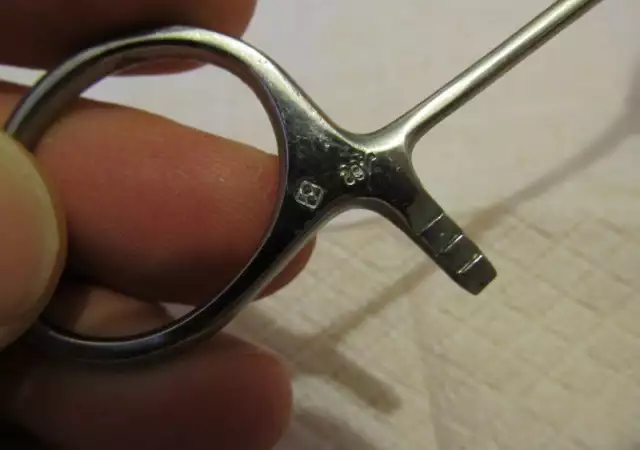 3. Снимка на извита ножица, с маркировка, кохер, руска, медицинска