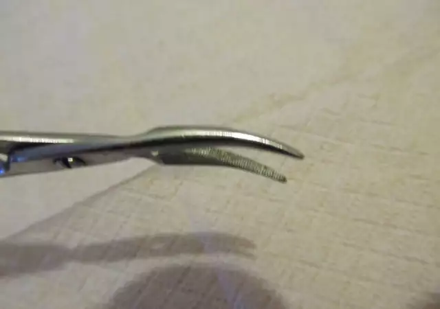 6. Снимка на извита ножица, с маркировка, кохер, руска, медицинска