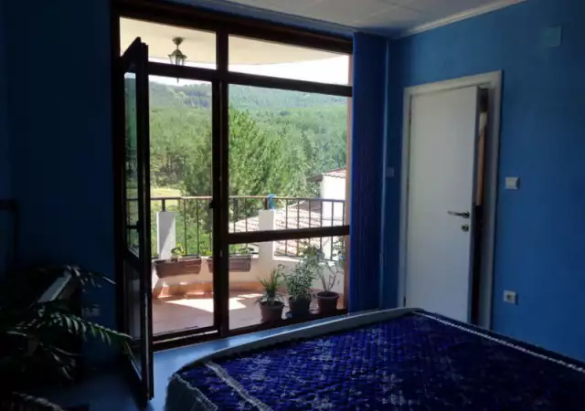12. Снимка на Тристаен обзаведен апартамент с панорама към Пирин планина
