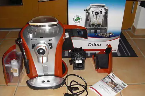 3. Снимка на Оранжевата Саеко одеа гиро е една от компактните кафе машини