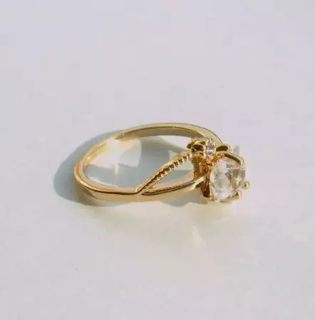 2. Снимка на Позлатен дамски пръстен 10к с три камъка Циркон