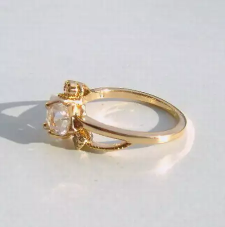 Позлатен дамски пръстен 10к с три камъка Циркон