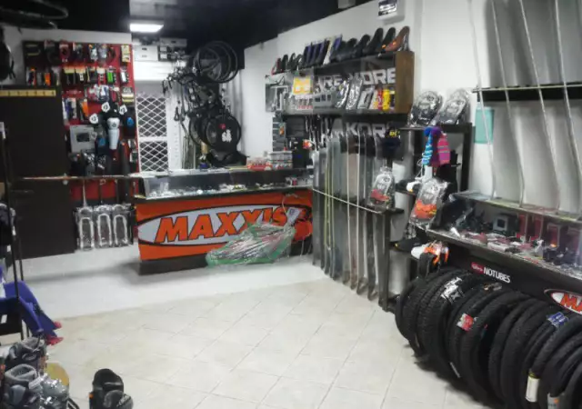 4. Снимка на Магазин и експресен сервиз за ски, сноубордове, велосипеди