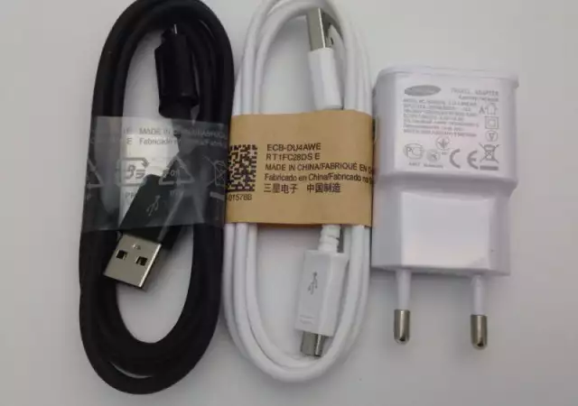 Оригинални адаптер, USB кабел, слушалки Samsung с гаранция