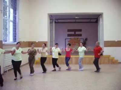 6. Снимка на Нова начинаеща група за народни танци и хора