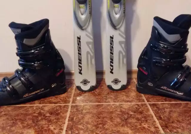 Ски и обувки ski and boots