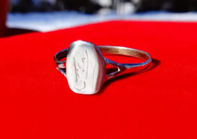 2. Снимка на Старинен сребърен арабски пръстен.
