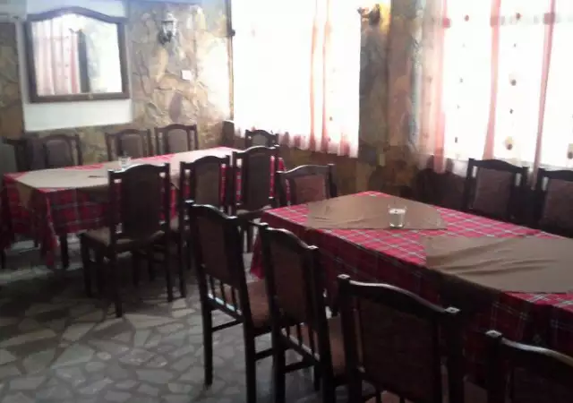 4. Снимка на заведение в Пловдив суперцентъра - оборудван ресторант.800 лв.