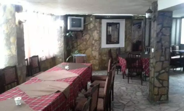 5. Снимка на заведение в Пловдив суперцентъра - оборудван ресторант.800 лв.