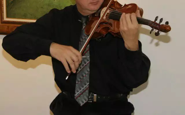 8. Снимка на Продавам петструнна цигулка